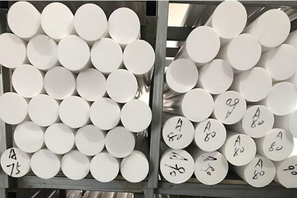 Cây nhựa Teflon được gia công thành các chi tiết cơ khí