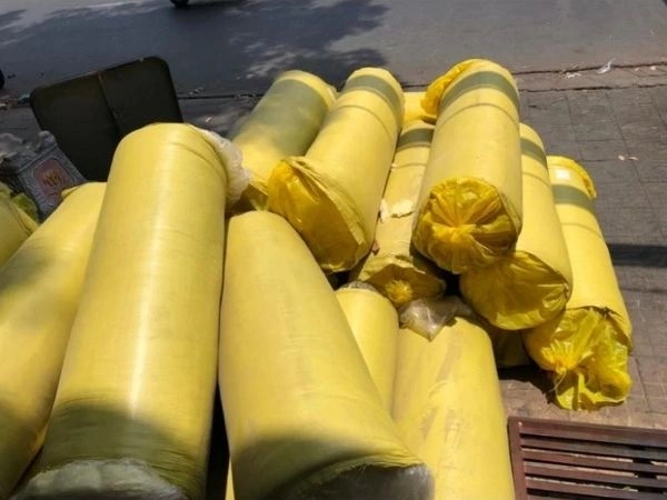 Cuộn bông thủy tinh cách nhiệt mái tôn nhà xưởng