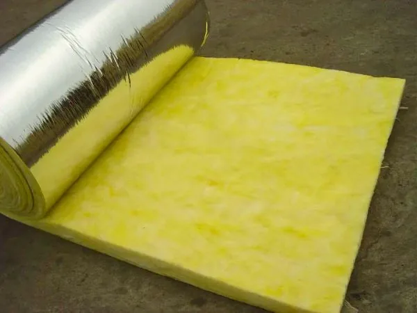 cách nhiệt mái tôn nhà xưởng bằng bông thủy tinh phủ bạc