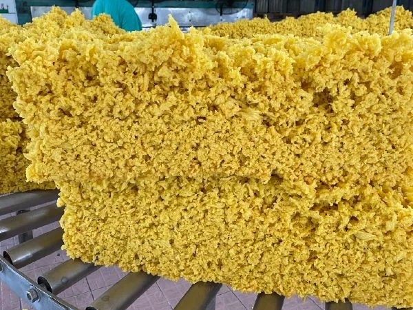khối cao su tự nhiên nguyên liệu sau công đoạn đông tụ