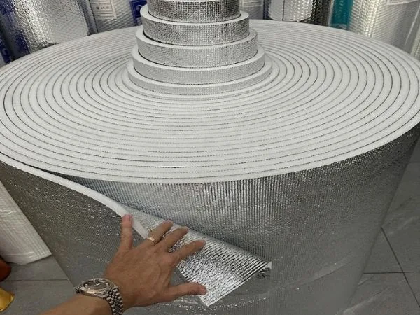 mút PE-OPP phủ bạc dạng cuộn nhiều độ dày