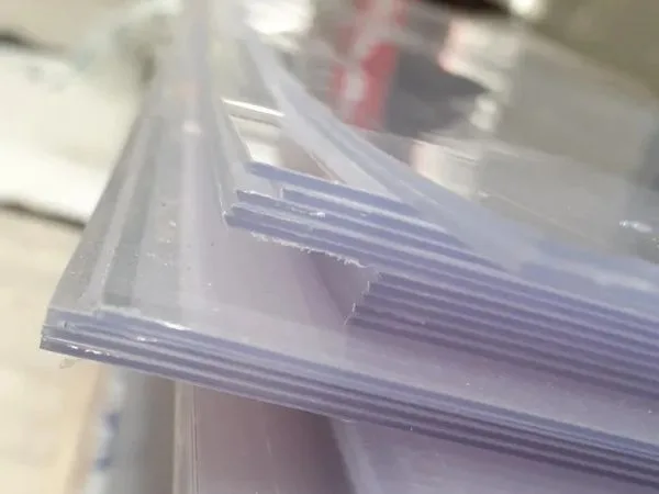 PVC cứng và PVC dẻo với mẫu tấm cứng trong suốt