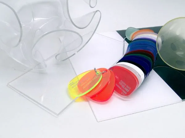 các sản phẩm acrylic PMMA dạng tấm ống và đĩa nhiều màu