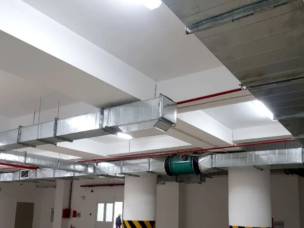 tuyến ống gió cứng chữ nhật treo dưới trần công trình